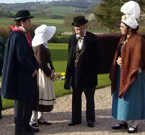 Costumes du groupe folklorique normand Blaudes et coëffes de Paris